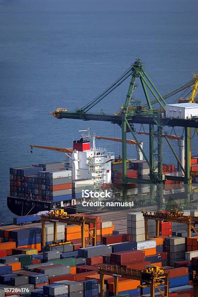 Il Dock I Contenitori Di Spedizione E Nel Tempo - Fotografie stock e altre immagini di Oceano Indo-Pacifico - Oceano Indo-Pacifico, Scambio commerciale, Trasporto-merci