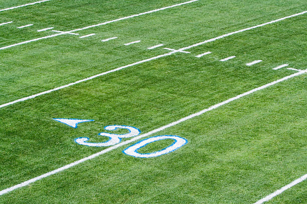 jeu terrain de football américain - thirty yard line photos et images de collection