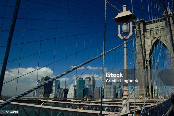 Brooklyn Bridge Mit Lampe Stockfoto und mehr Bilder von Brücke - Brücke, Bundesstaat New York, Nahaufnahme