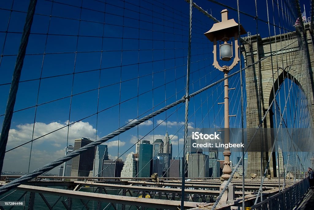 Brooklyn Bridge com luminária - Foto de stock de Estado de Nova York royalty-free