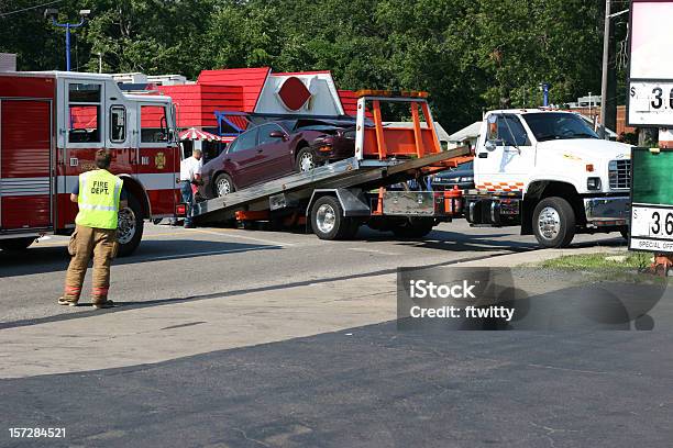 Photo libre de droit de Accident De 3 banque d'images et plus d'images libres de droit de Remorquer - Remorquer, Service, Voiture