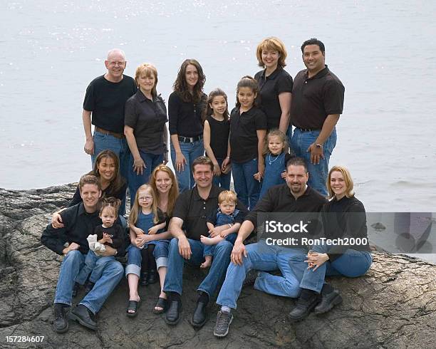 Extended Семья — стоковые фотографии и другие картинки Многодетная семья - Многодетная семья, Фотографирование, Портрет