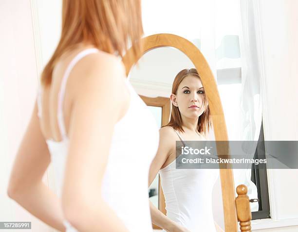 Foto de Reflexo e mais fotos de stock de Adolescente - Adolescente, Adolescência, Espelho