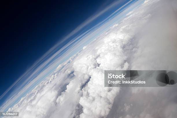 Вид Сверху Земли Под — стоковые фотографии и другие картинки Стратосфера - Стратосфера, Планета Земля, Облако