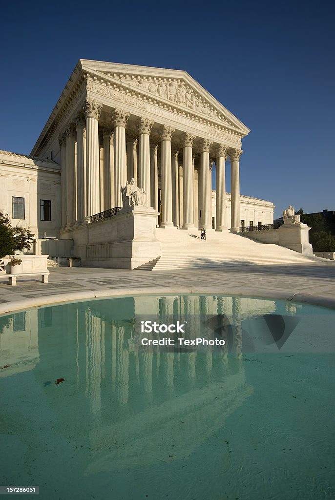 Tribunal supremo de reflejo - Foto de stock de Ciudades capitales libre de derechos