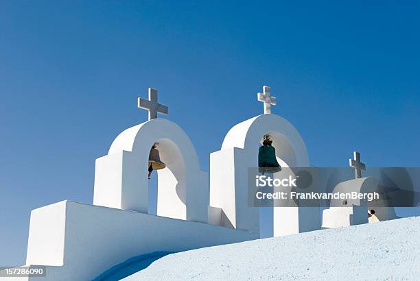 Churchbells Foto de stock y más banco de imágenes de Campana - Campana, Azul, Campana de iglesia