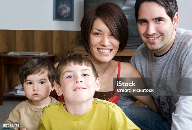 La Famiglia - Fotografie stock e altre immagini di 2-3 anni - 2-3 anni, 6-7 anni, Adulto