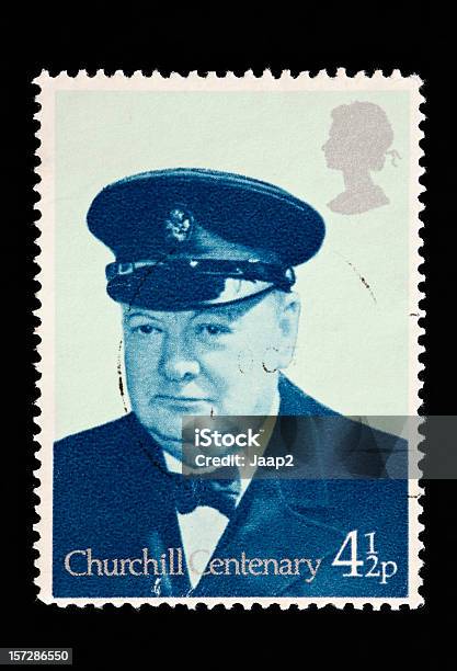 Foto de Closeup De Um Reino Unido Selo Que Mostra Winston Churchill Retrato e mais fotos de stock de Selo Postal