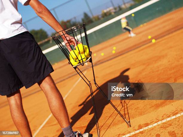 Entrenador De Tenis Foto de stock y más banco de imágenes de Tenis - Tenis, Ángulo inusual, Actividad