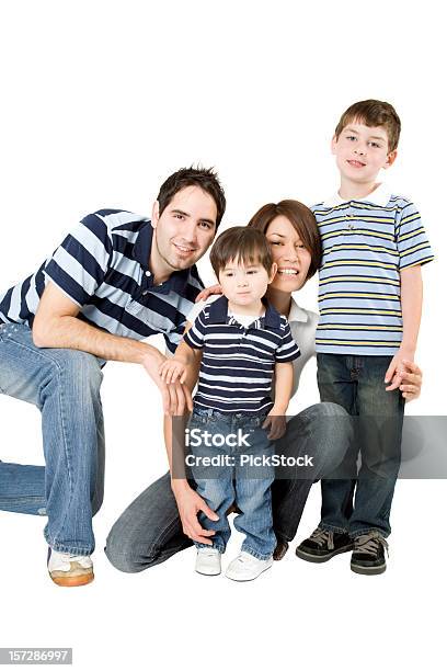 Happy Familia Foto de stock y más banco de imágenes de 2-3 años - 2-3 años, 6-7 años, Adulto