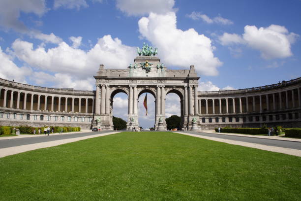 El arco Cinquantenaire (Bruselas - foto de stock