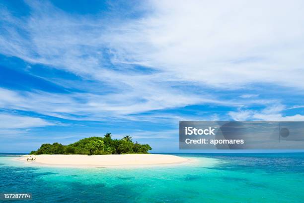 Solitario Isola Tropicale Dei Caraibi - Fotografie stock e altre immagini di Acqua - Acqua, Albero, Albero tropicale