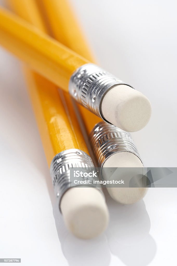 黄色の背景に白鉛筆 - カットアウトのロイヤリティフリーストックフォト