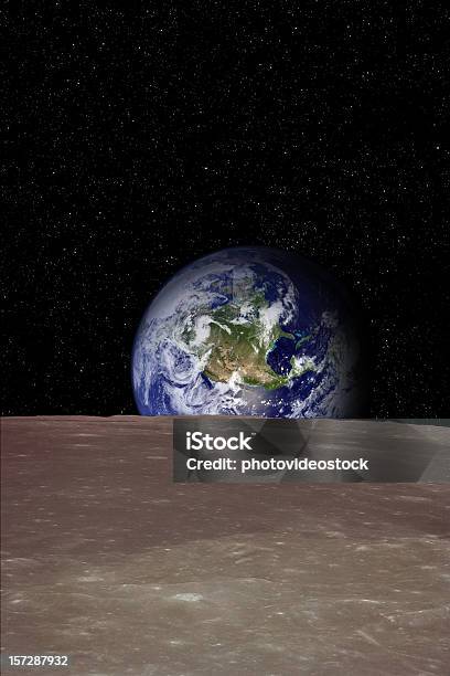 Aumento De La Tierra De Superficie Lunar Foto de stock y más banco de imágenes de Superficie lunar - Superficie lunar, Luna, Mapa mundial