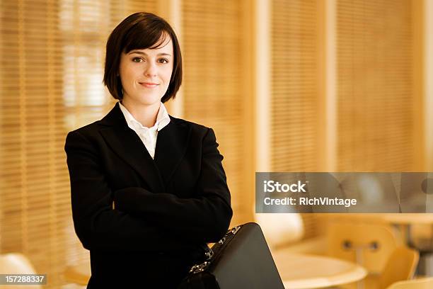 Female Executive - zdjęcia stockowe i więcej obrazów Aktówka - Aktówka, Białe kołnierzyki, Biznes