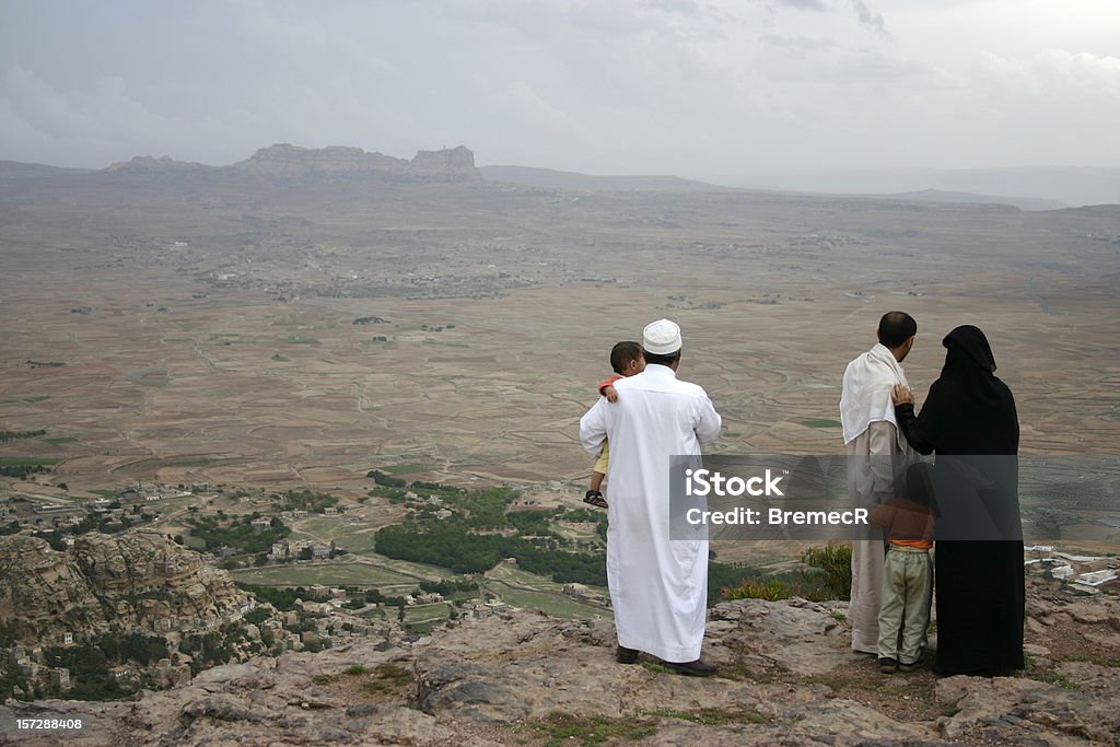 Olhando por Shibam - Foto de stock de Iêmen royalty-free