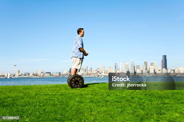 Moderne Städtischer Nahverkehr Stockfoto und mehr Bilder von Hawaiihemd - Hawaiihemd, Seitenansicht, Aussicht genießen