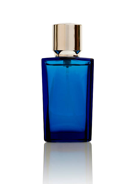 pefume frasco (con trazado de recorte - isolated on blue fotografías e imágenes de stock