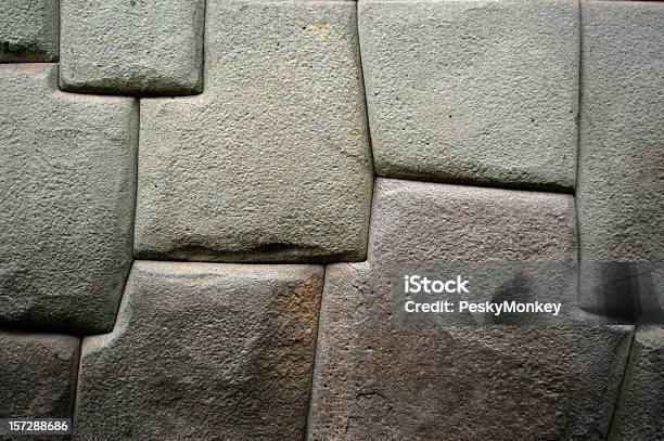 Solidne Jak Skała Rzeźbione Inca Mur Kamienny Cuzco Peru - zdjęcia stockowe i więcej obrazów Inkowie