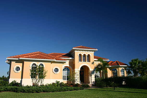 casa nos trópicos - full length florida tropical climate residential structure - fotografias e filmes do acervo