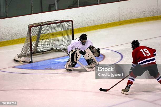 Foto de Hóquei Goaltender Plano De Ação e mais fotos de stock de Hóquei no Gelo - Hóquei no Gelo, Goleiro, Hóquei