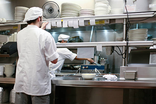 cozinha de trabalho - commercial kitchen restaurant retail stainless steel imagens e fotografias de stock