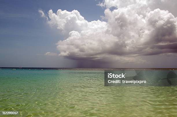 Caribbean Sun 샤워 로아탄 도서지역 혼두라스 날씨에 대한 스톡 사진 및 기타 이미지 - 날씨, 로아탄, 거리가 먼