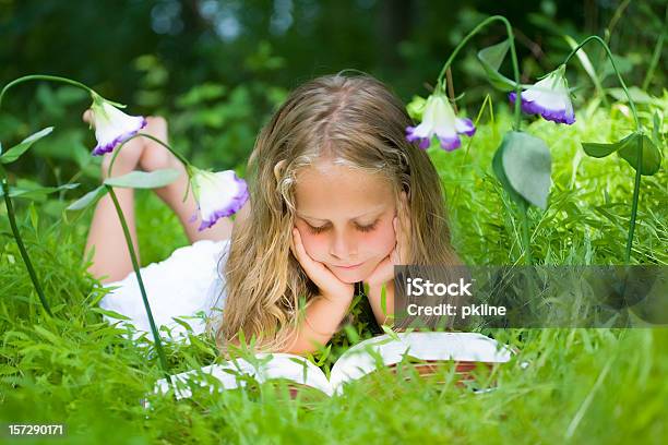 이 이야기를 대상쪽으로 아이에 대한 스톡 사진 및 기타 이미지 - 아이, 읽기, 꽃-식물