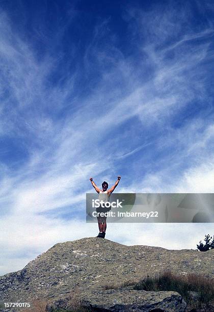 Homem De Montanha - Fotografias de stock e mais imagens de Acabar - Acabar, Ao Ar Livre, Aspiração