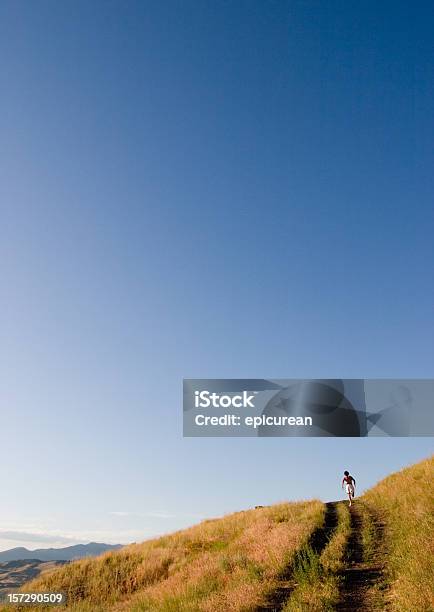 Pôr Do Sol De Corredor - Fotografias de stock e mais imagens de Adulto - Adulto, Amarelo, Ao Ar Livre