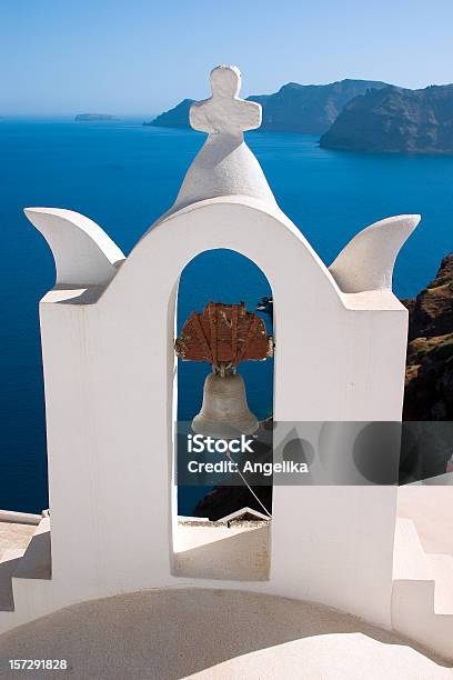 Sino De Santorini - Fotografias de stock e mais imagens de Caldeira - Cratera Vulcânica - Caldeira - Cratera Vulcânica, Calor, Cultura Europeia