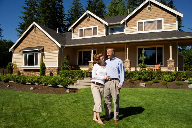 istock Married couple purchase their 2nd home 157292058