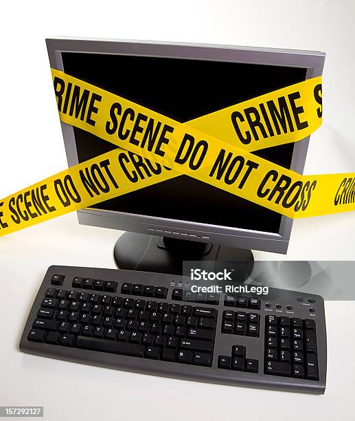Criminalità Informatico - Fotografie stock e altre immagini di Composizione verticale - Composizione verticale, Computer, Criminalità informatica