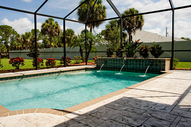 la piscina-lanai (balcón) con pantalla carcasa - cercamiento fotografías e imágenes de stock