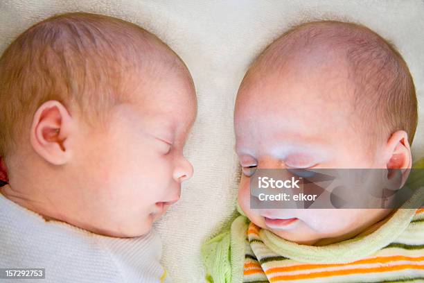 Sisters Stockfoto und mehr Bilder von 0-11 Monate - 0-11 Monate, Baby, Farbbild