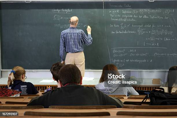 Ensinar - Fotografias de stock e mais imagens de Sala de Entrada - Sala de Entrada, Sala de Aula de Universidade, Sala de Aula