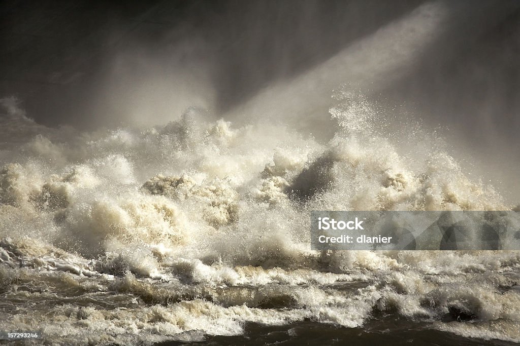 Turbulente l'eau - Photo de Vague libre de droits