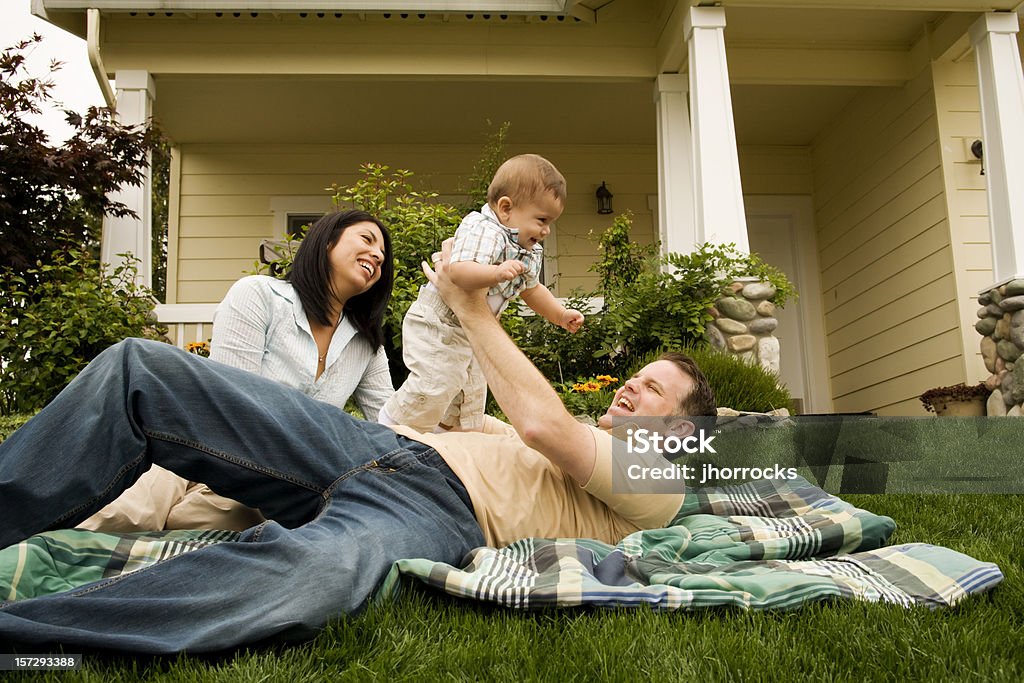 Nuova famiglia a casa - Foto stock royalty-free di Famiglia a casa