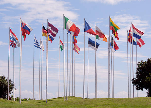 bandeiras da união europeia - european union flag european community europe flag imagens e fotografias de stock