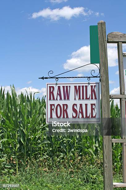 Raw Milk Stockfoto und mehr Bilder von Agrarbetrieb - Agrarbetrieb, Pfosten, Amische