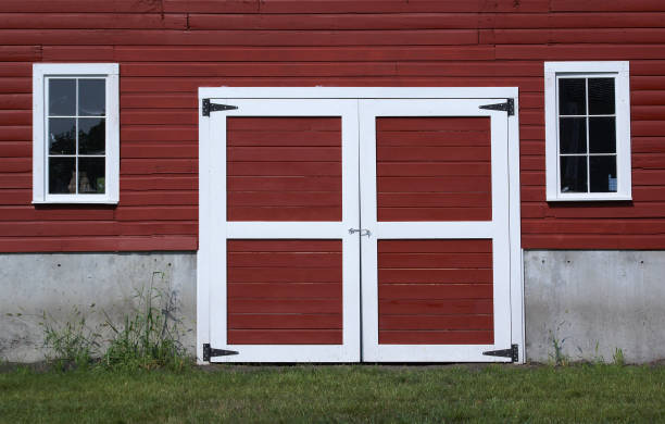 barn puertas - barn door fotografías e imágenes de stock