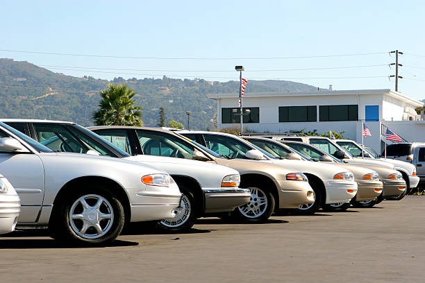 automóveis - used car dealership - fotografias e filmes do acervo