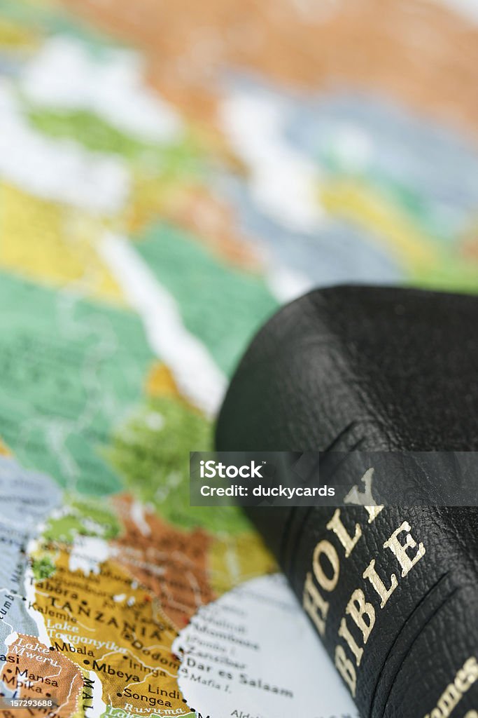 Sacra Bibbia e mappa - Foto stock royalty-free di Globo terrestre