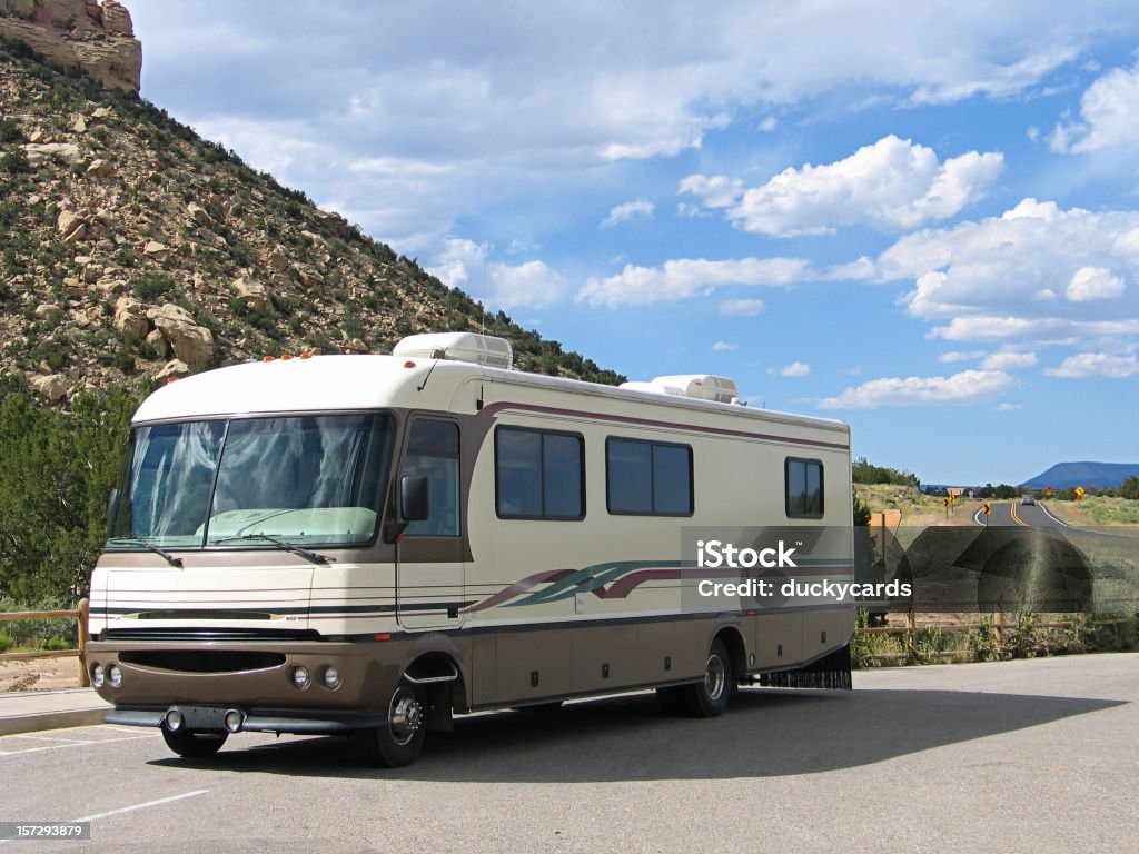 Camper parcheggiato su una splendida posizione nel Nuovo Messico, USA - Foto stock royalty-free di Camper