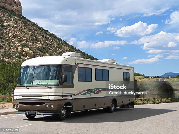 Camper Parcheggiato Su Una Splendida Posizione Nel Nuovo Messico Usa - Fotografie stock e altre immagini di Camper