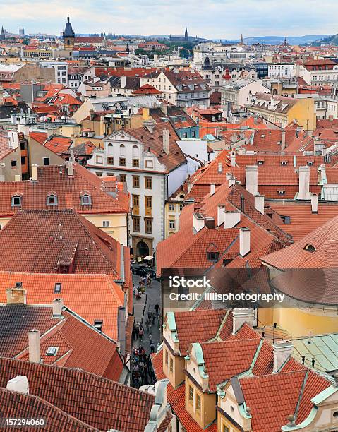 Foto de Arquitetura Panorama De Praga Na República Tcheca e mais fotos de stock de Andar - Andar, Azulejo, Calçada