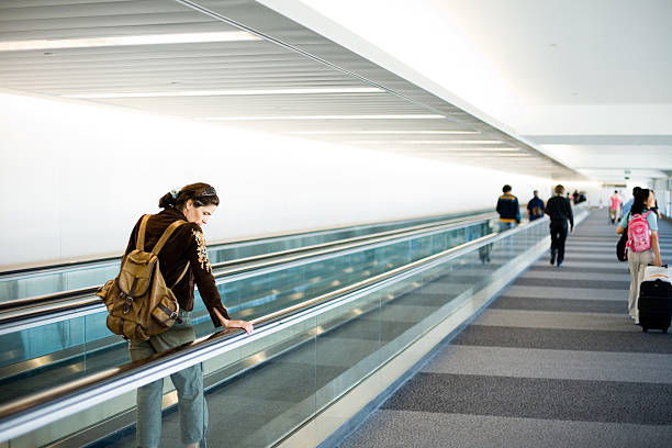 путешественники - moving walkway escalator airport walking стоковые фото и изображения