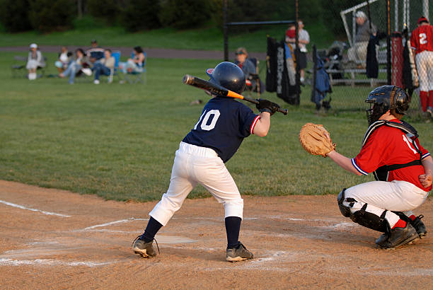 match de baseball - baseball hitting baseball player child photos et images de collection