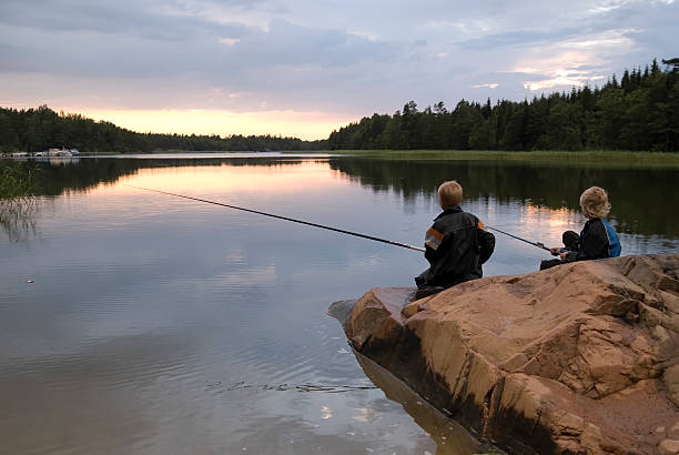 pêche de nuit - sweden fishing child little boys photos et images de collection