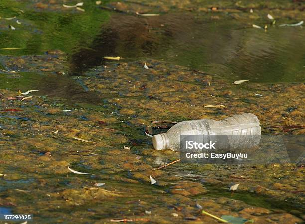 저수시설 오염시킨다 강에 대한 스톡 사진 및 기타 이미지 - 강, 플라스틱, 더러운